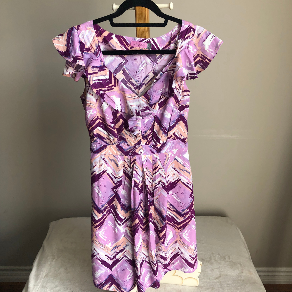 Abstract print dress ruffled neckline XS